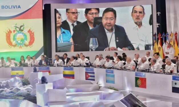 Arce advierte amenazas a la democracia que “se ocultan en aparentes libertades de expresión”