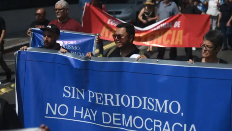 “Sin periodismo se acaban las libertades”: periodistas centroamericanos hablan sobre cómo se ha intensificado la persecución a la prensa