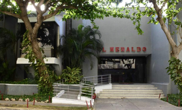 Hombres armados entran a la redacción de El Heraldo e intimidan a sus periodistas