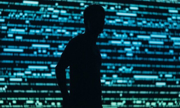 Experta denuncia el uso de la «retórica» antiterrorista para justificar la vigilancia tecnológica