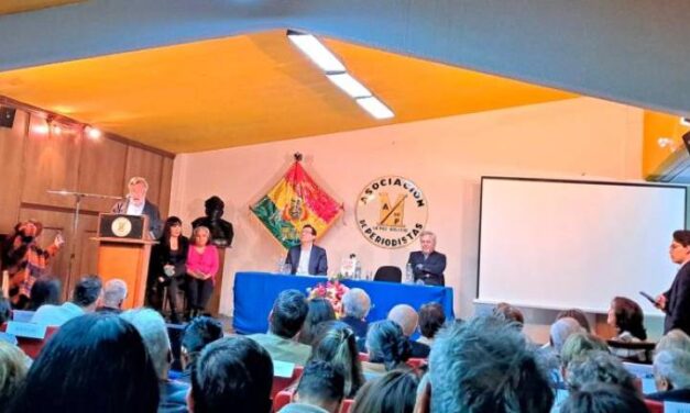 Lleno total: Peñaranda y Brockmann presentaron “Escape a Los Andes” en la APLP