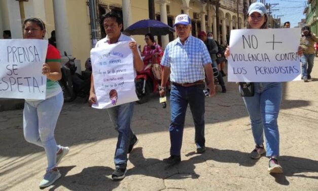Proyecto de ley prevé sancionar a periodistas por difundir mensajes de odio de otros