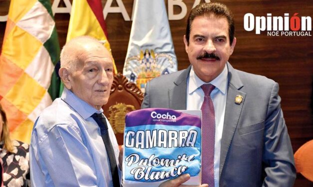 Alcaldía entrega reconocimiento a periodista Rolando Gamarra