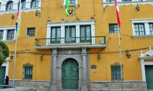 Periodistas toman el edificio de la gobernación de Potosí en exigencia de garantías para la libertad de prensa