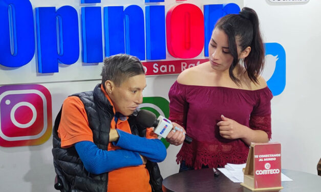 Tras graduarse de la UMSS, Diego ahora va por el objetivo de ser locutor y trabajar en la TV