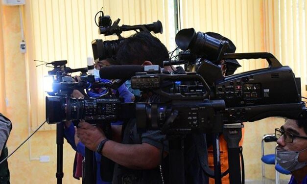Evo denuncia asfixia a RKC, olvida el trato a otros medios y ataca al Gobierno