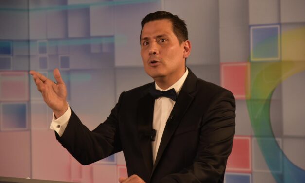 Junior Arias anuncia su retorno al país y promete más develaciones sobre Banco Fassil