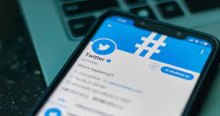 Twitter lucha contra las noticias falsas con la ayuda de sus usuarios