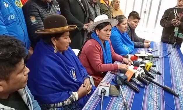 «Evistas» defienden el programa «Bolivia cambia» y atacan a medios