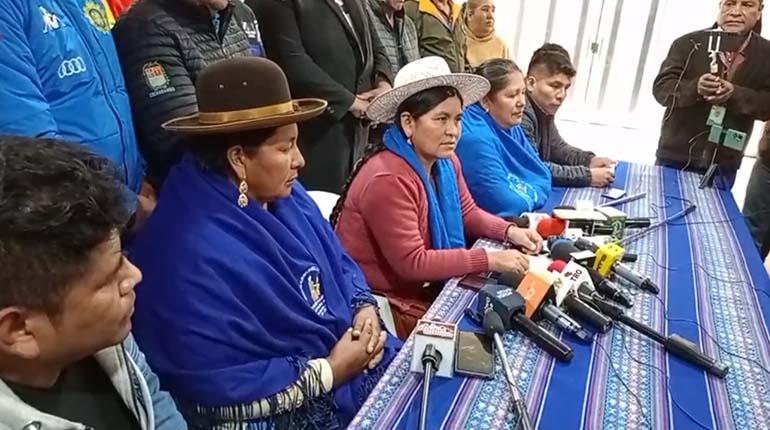 «Evistas» defienden el programa «Bolivia cambia» y atacan a medios