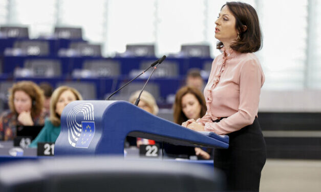 Ley de libertad de prensa: la FEP aprecia el compromiso de la Eurocámara, pero deplora el uso condicional del espionaje a periodistas