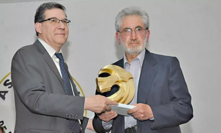 Carlos Soria Galvarro fue reconocido con el Premio Nacional de Periodismo